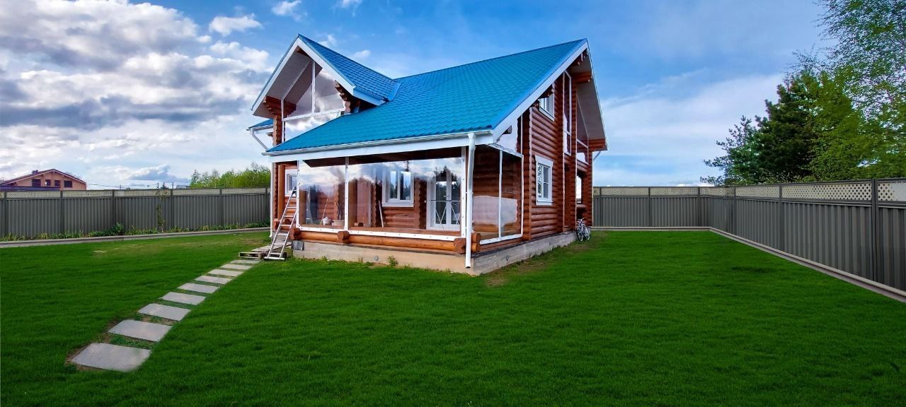 Мягкие окна на веранде загородного дома в посёлке Пителино